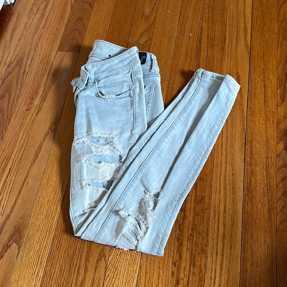 light wash American Eagle ripped jeans